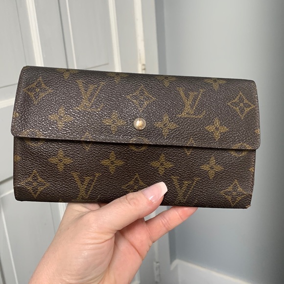 Louis Vuitton Handbags - Louis Vuitton Classic Brown Monogram Wallet